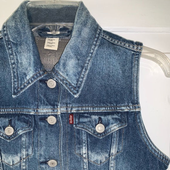 Levi’s Trucker Vest- Sleeveless Denim Jean Jacket - Picture 6 of 16